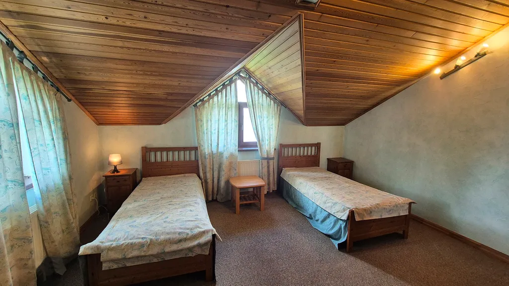 Дом на берегу волги, с видом на затопленную колокольню