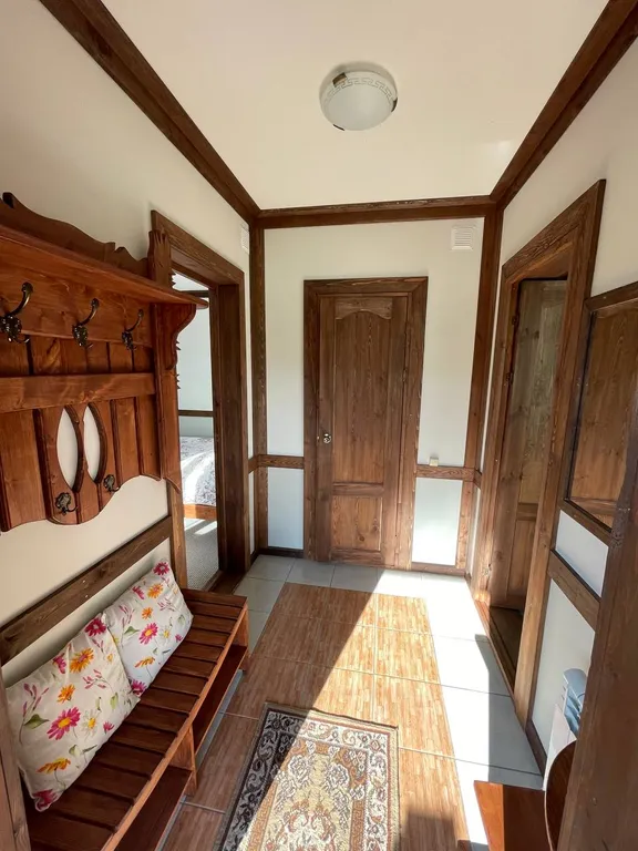 Коттедж с двумя спальнями с беседкой и мангалом