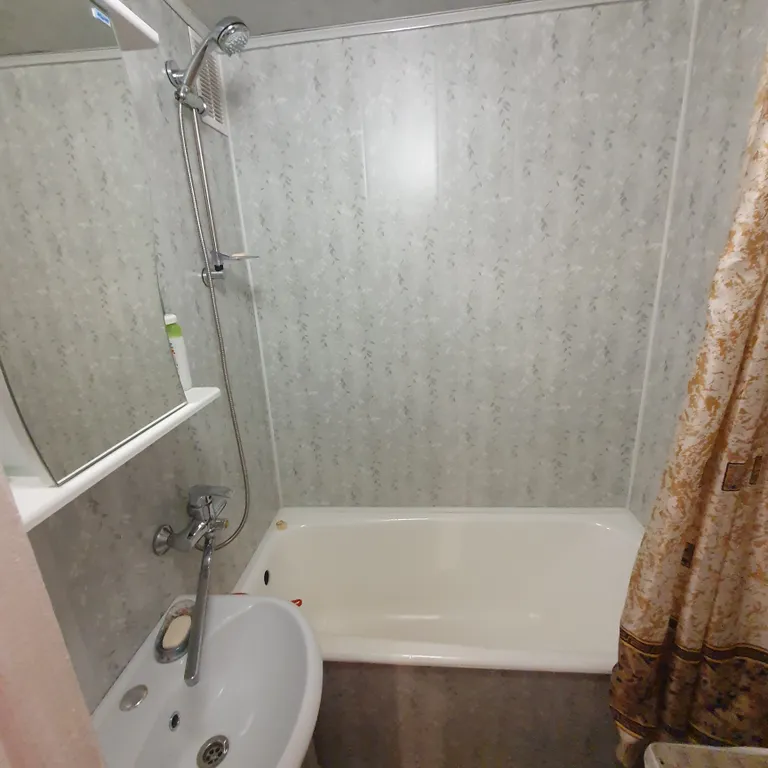 Уютная двухкомнатная квартира недалеко от центра