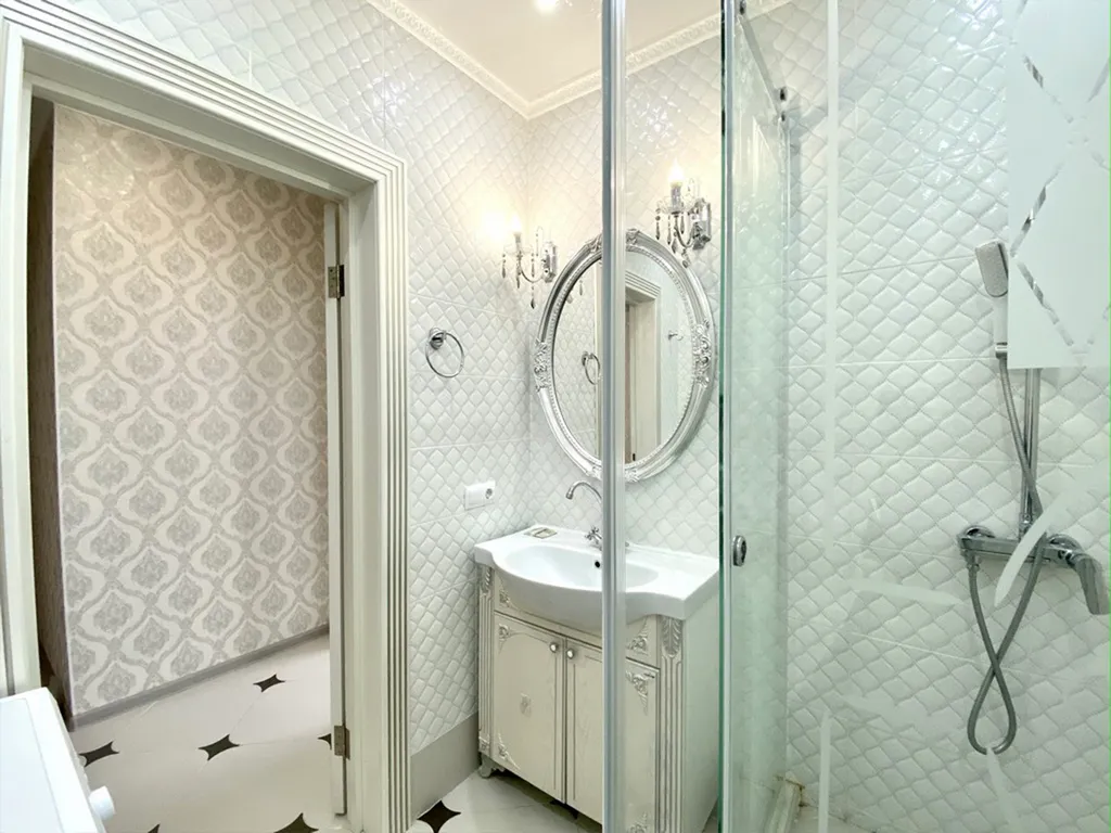 Просторная квартира с дизайнерским ремонтом в классическом стиле