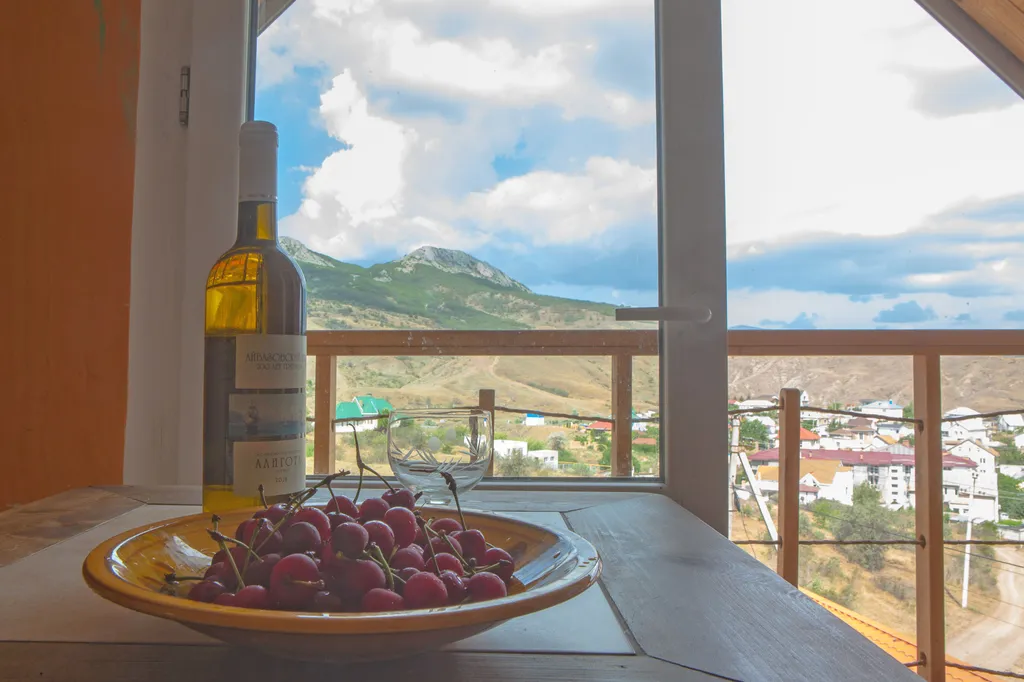 Мансарда с балконом, вид на Карадаг