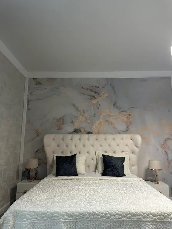 Современный двухэтажный коттедж среди гор