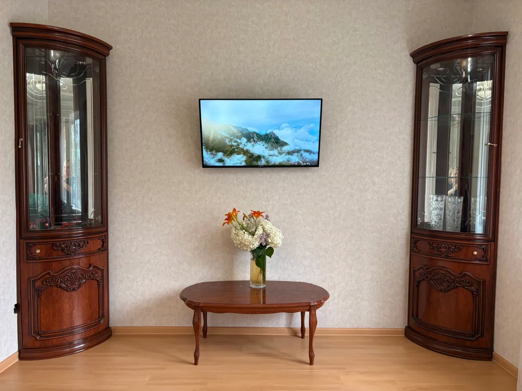 Двухэтажный дом из 5 комнат, с уютным двориком и мангалом