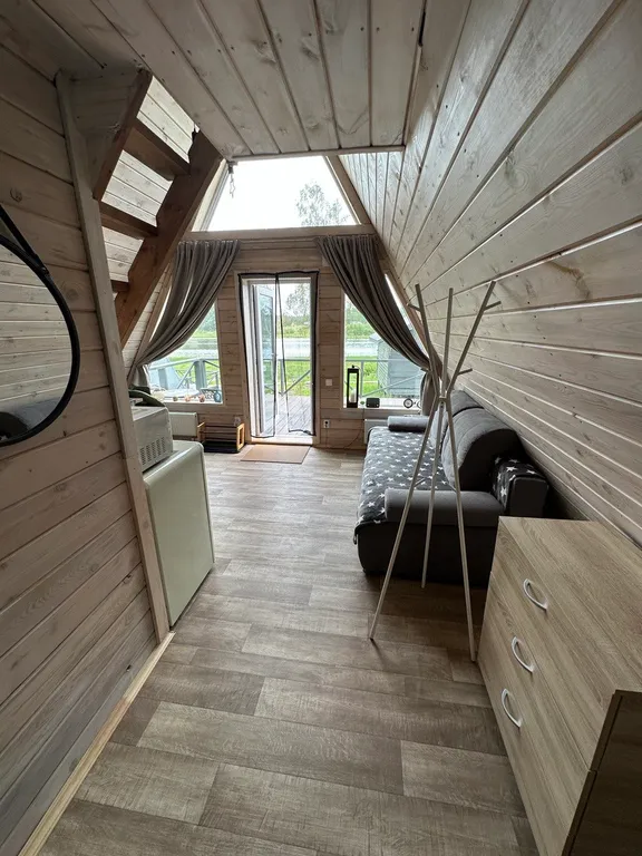 Дом с видом на озеро рядом с Ладожскими шхерами