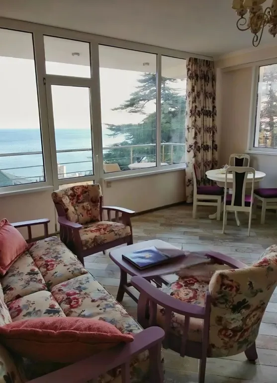 Люкс с видом на море и отдельной спальней 302