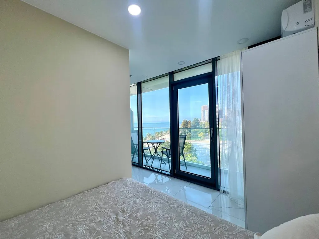 Двухкомнатные апартаменты с видом на море и парк, Batumi View