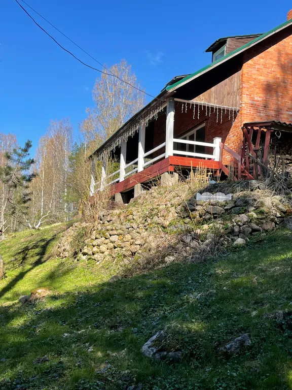 Дом в уникальном месте на берегу озера