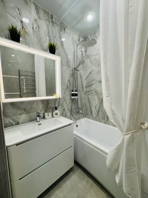 Двухкомнатная квартира с видом на море и горы