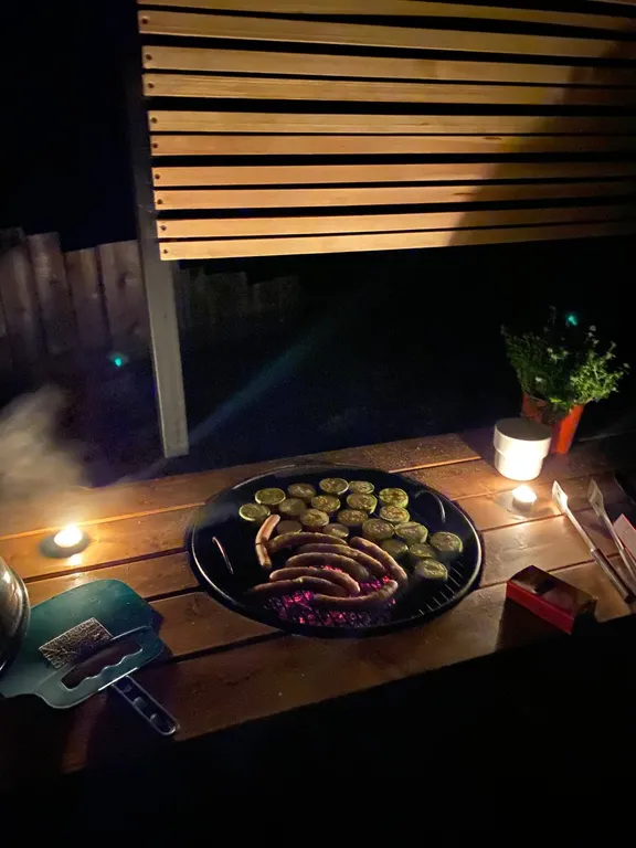 Дом на краю леса с видом на горы