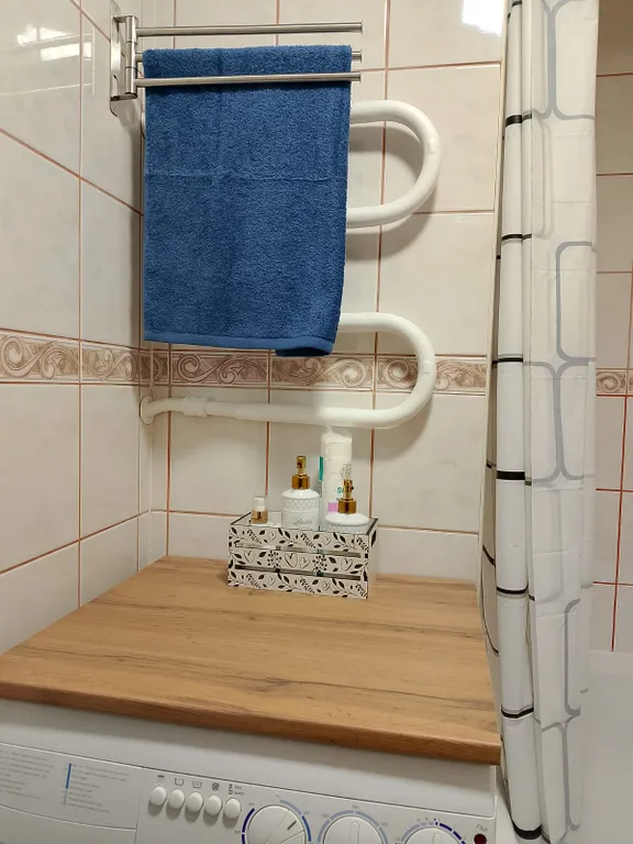 Уютная квартира с видом на яблоневый сад в центре города