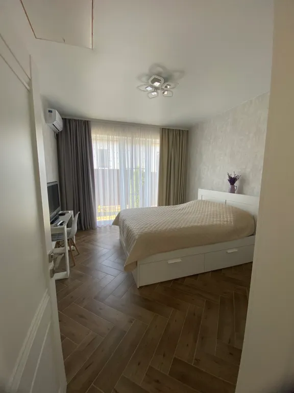 Уютный современный дом возле гор и моря