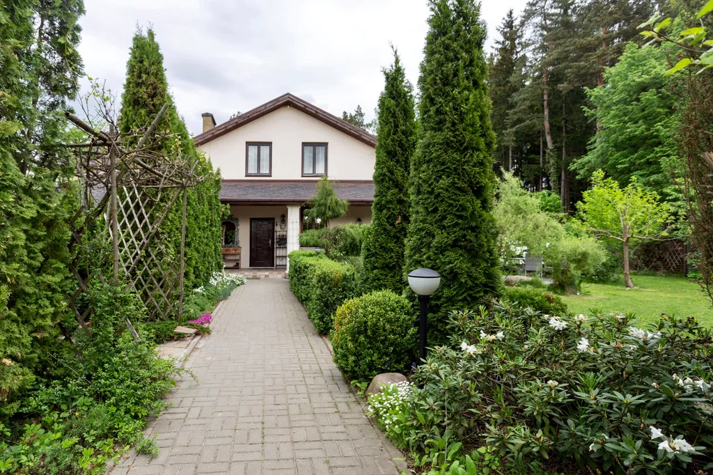 Коттедж Вилла с бассейном — аренда посуточно в Ратомка