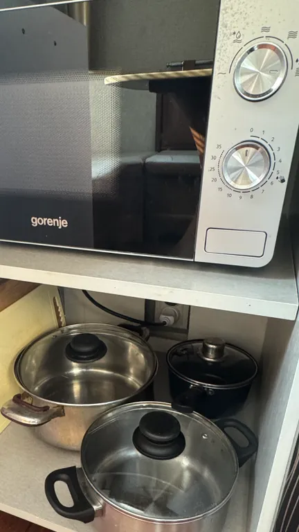 Трёхкомнатная, удобное расположение, отчетные документы.