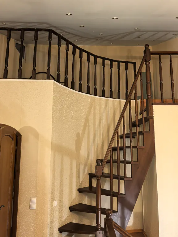 Двухуровневая четырёхкомнатная квартира с сауной