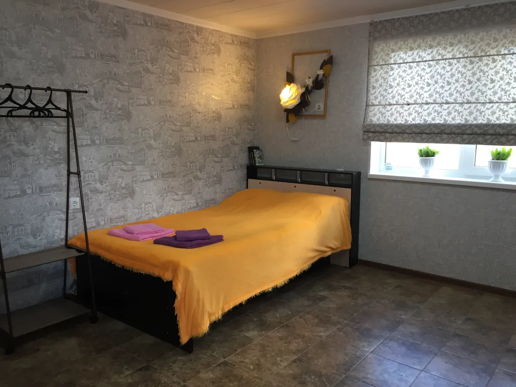 Цветочный домик у леса