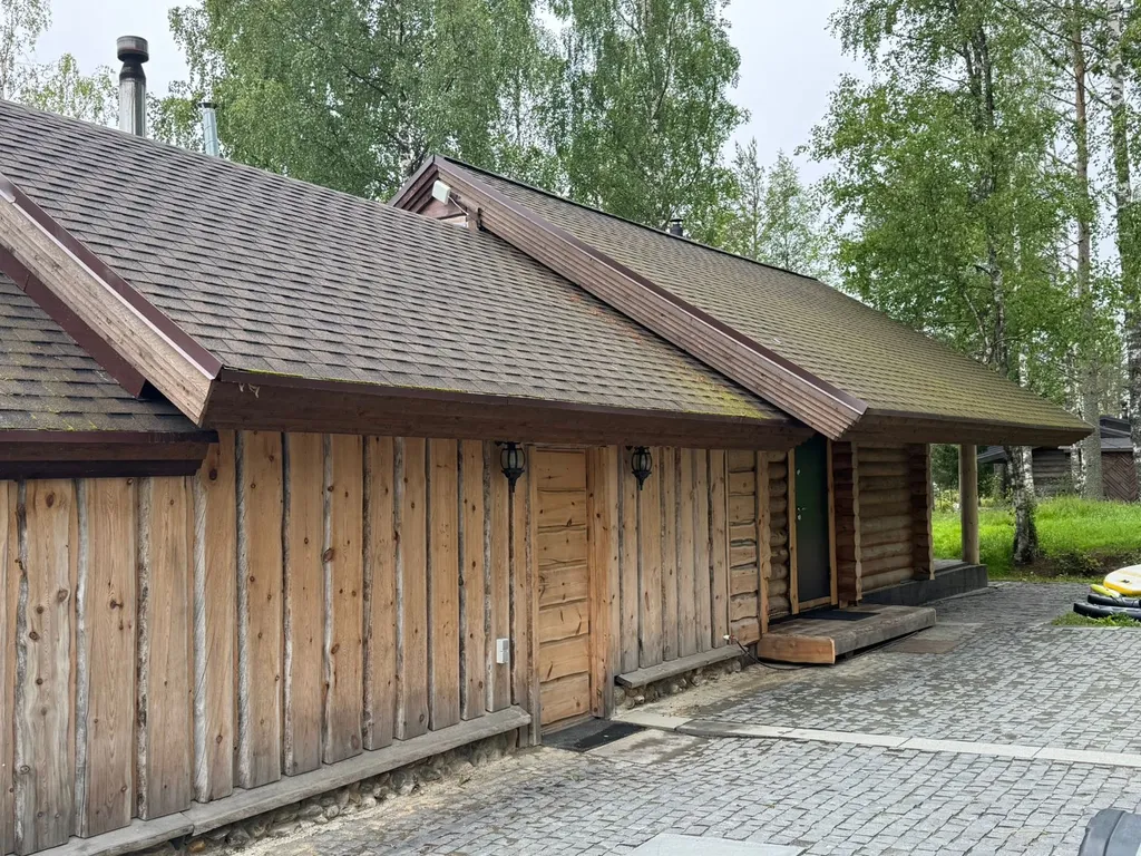 Дом на берегу озера Лососинное