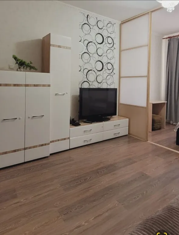 Двухкомнатная квартира в центре Якутска, бизнес центр LG