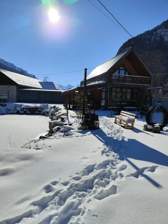 Домик у озера