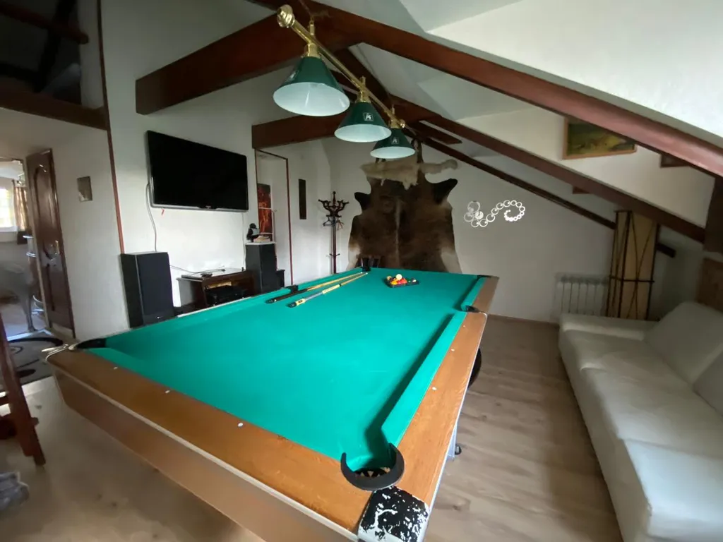 Лофт с бильярдным столом