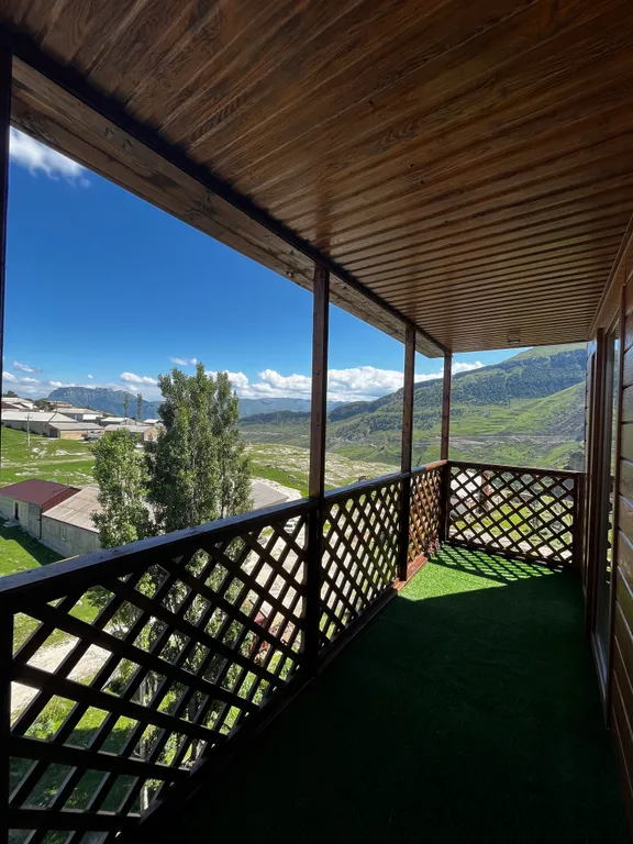 Домик с видом на горы