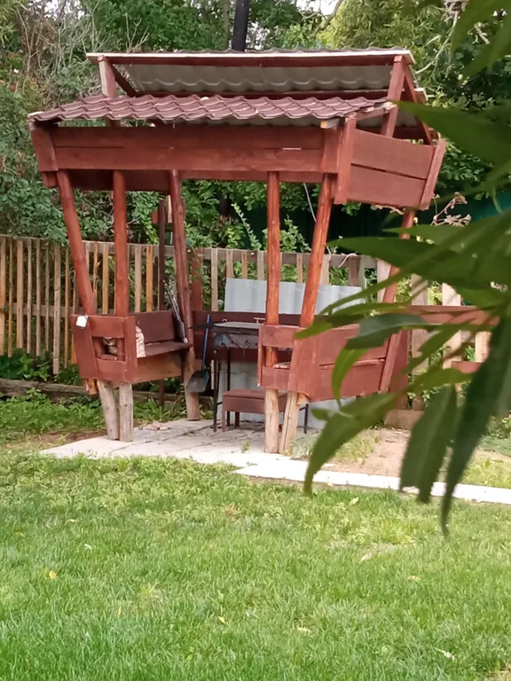 Коттедж Двухэтажный апартамент в доме на берегу озера — Луга