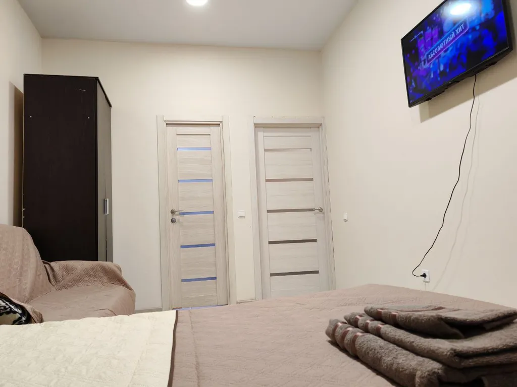 Светлая квартира с большими окнами и высокими потолками