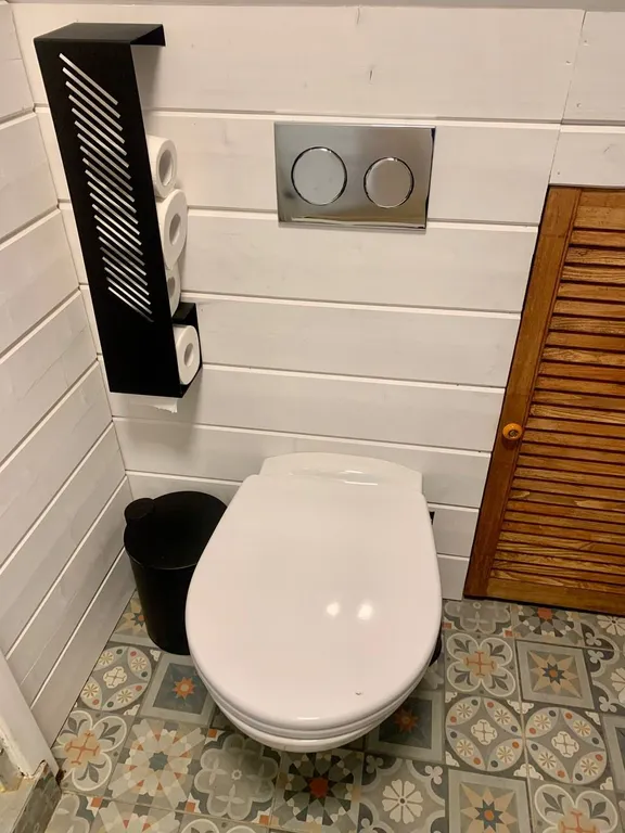 Пpocторный 4-местный А-фрейм с чанoм и банeй нa берегу реки Дубна