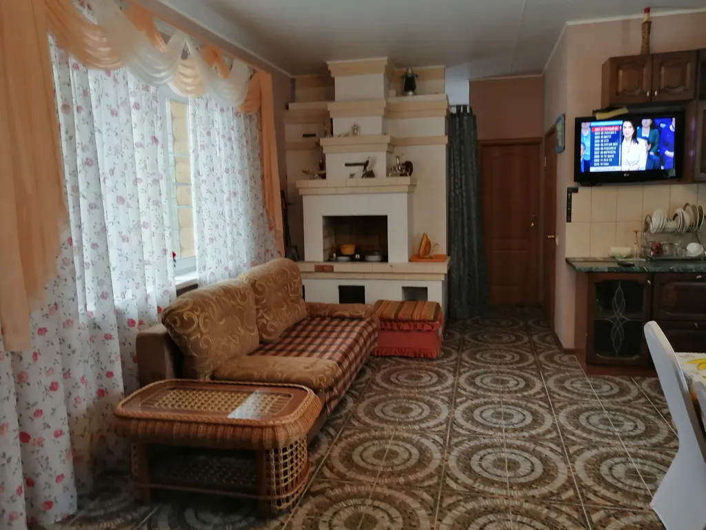 Дом с баней и беседкой