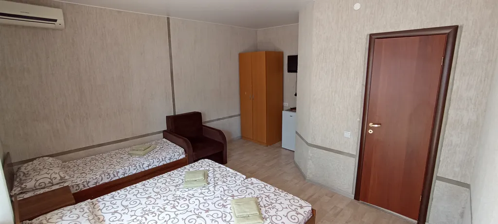 Просторный номер для семьи в небольшом уютном доме с хорошим бассейном