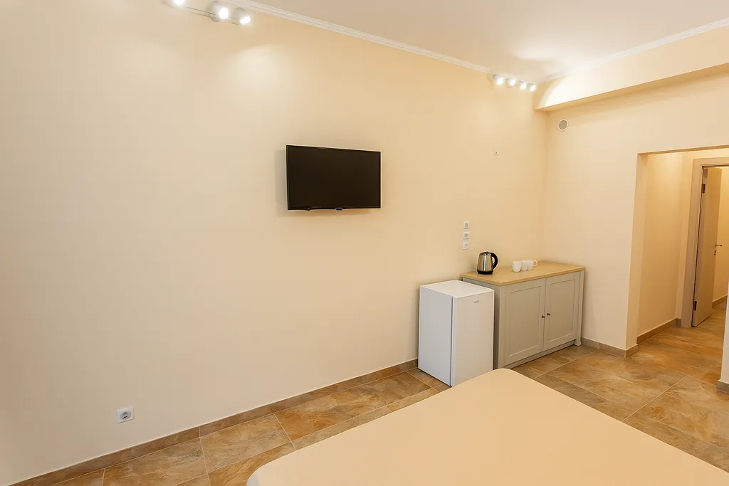 с балконом, вид во дворик отеля