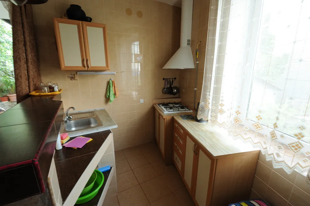 Дом с балконом, видом на море у пляжа и Воронцовского дворца