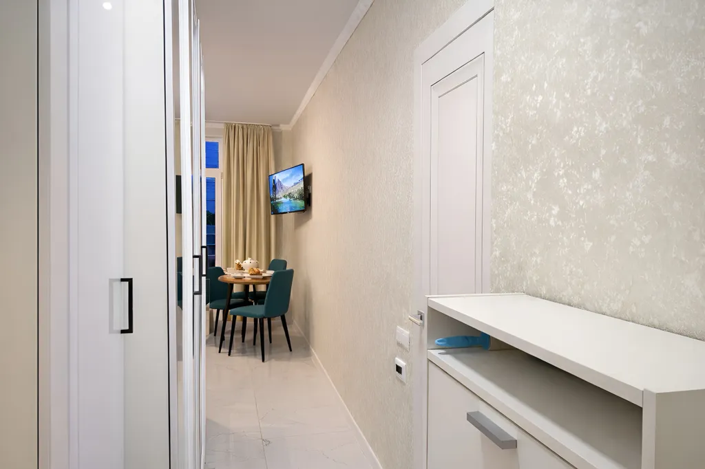 Студия с балконом и видом на море