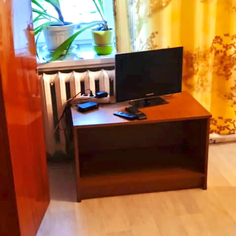 Домик с цветущим садом