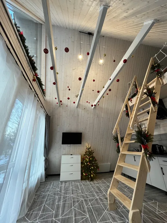 А-фрейм на берегу залива