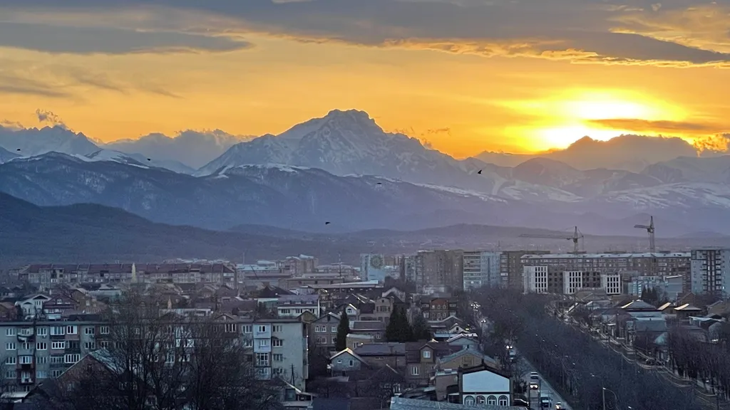 Уютная квартира с видом на город и горы