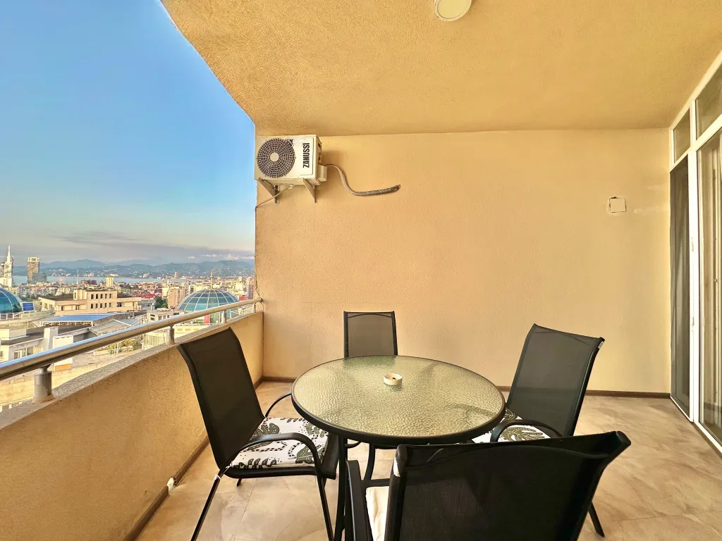 Апартамент на первой линии с большой террасой и шикарным видом