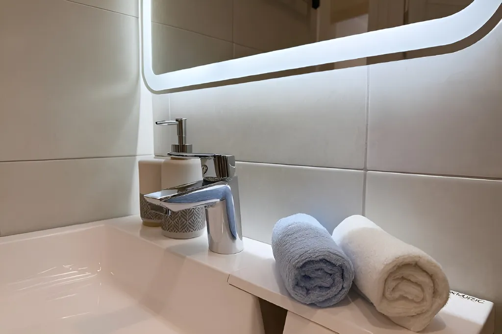 Студия с балконом и парковкой, рядом с набережной