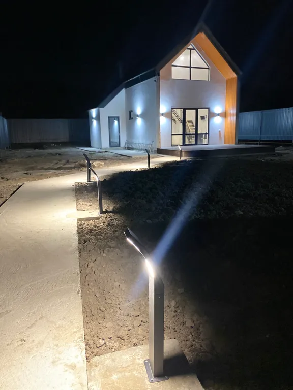 Загородный дом в черте города с озером