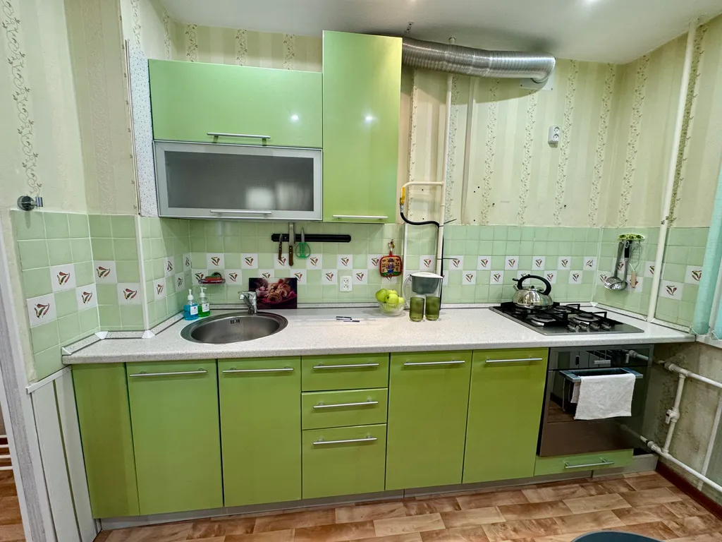 Стильная однокомнатная с большой кухней у ДК Металлургов