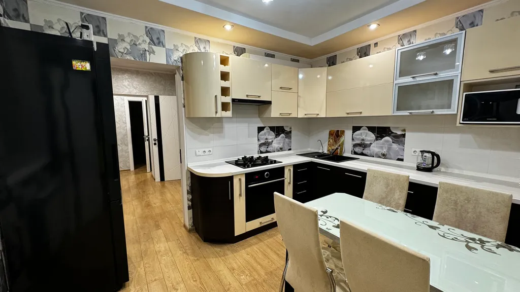 Коттедж с двориком и гаражом — аренда посуточно в Кореиз