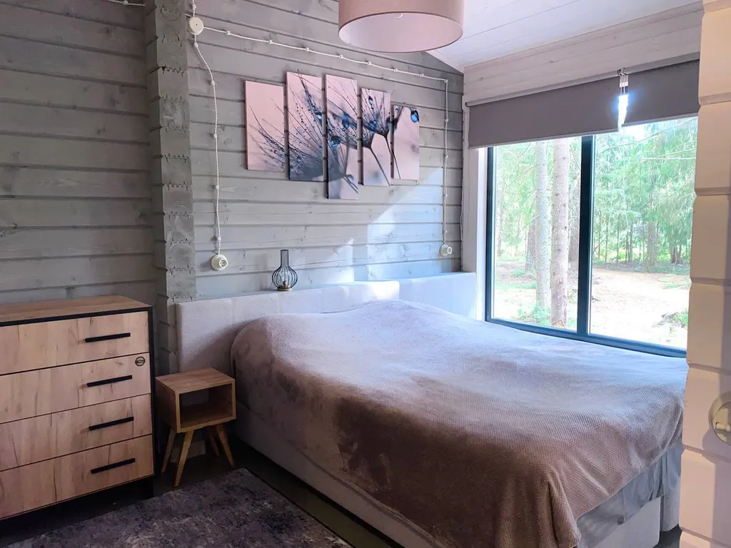 Дом на 6 человек в лесу на берегу озера