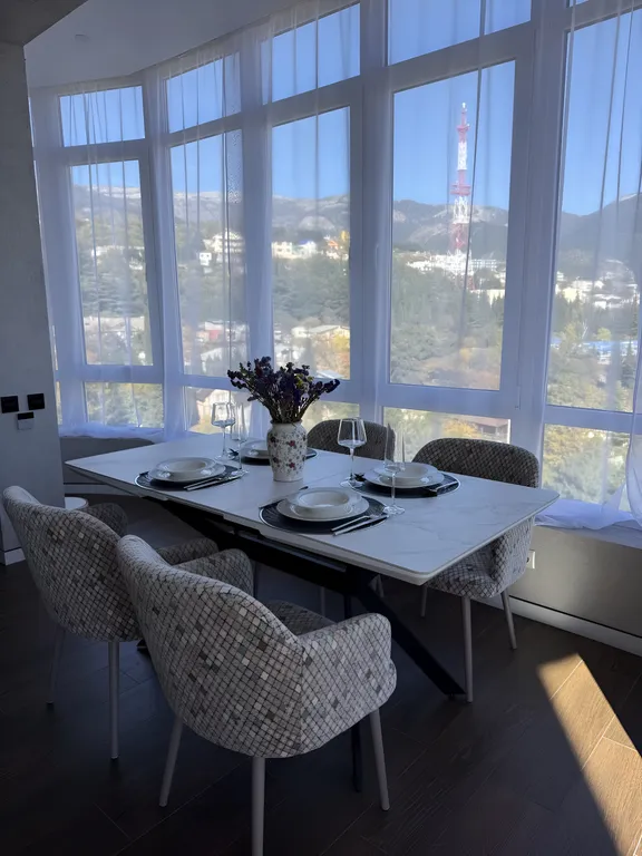 Дизайнерская квартира с потрясающем видом на море и горы