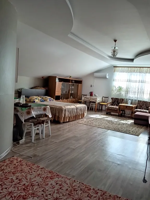 Студия с видом на горы в частном доме