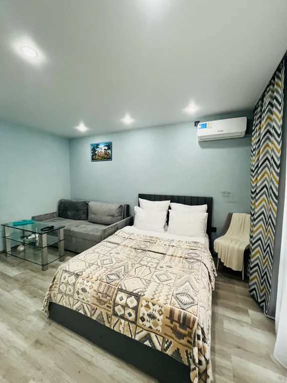 Новая квартира-студия около ТРК Алмаз