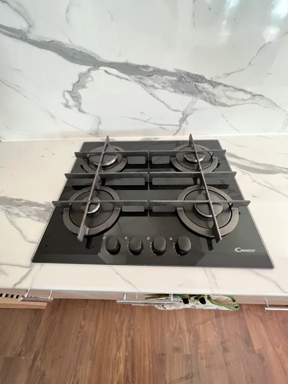 Большой коттедж с камином на просторном участке по Новой Риге