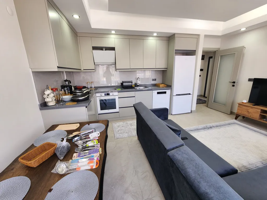 Новая 3-х комнатная квартира недалеко от пляжа в комплексе с бассейном