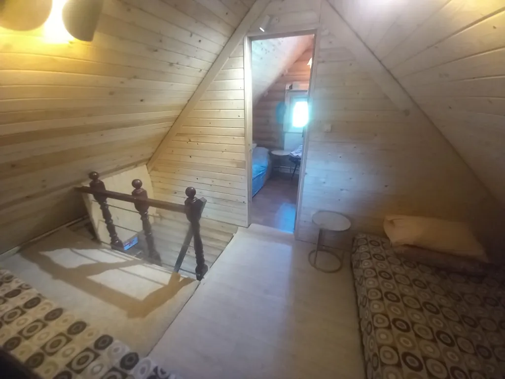 Дом с баней в лесу возле храма и озера