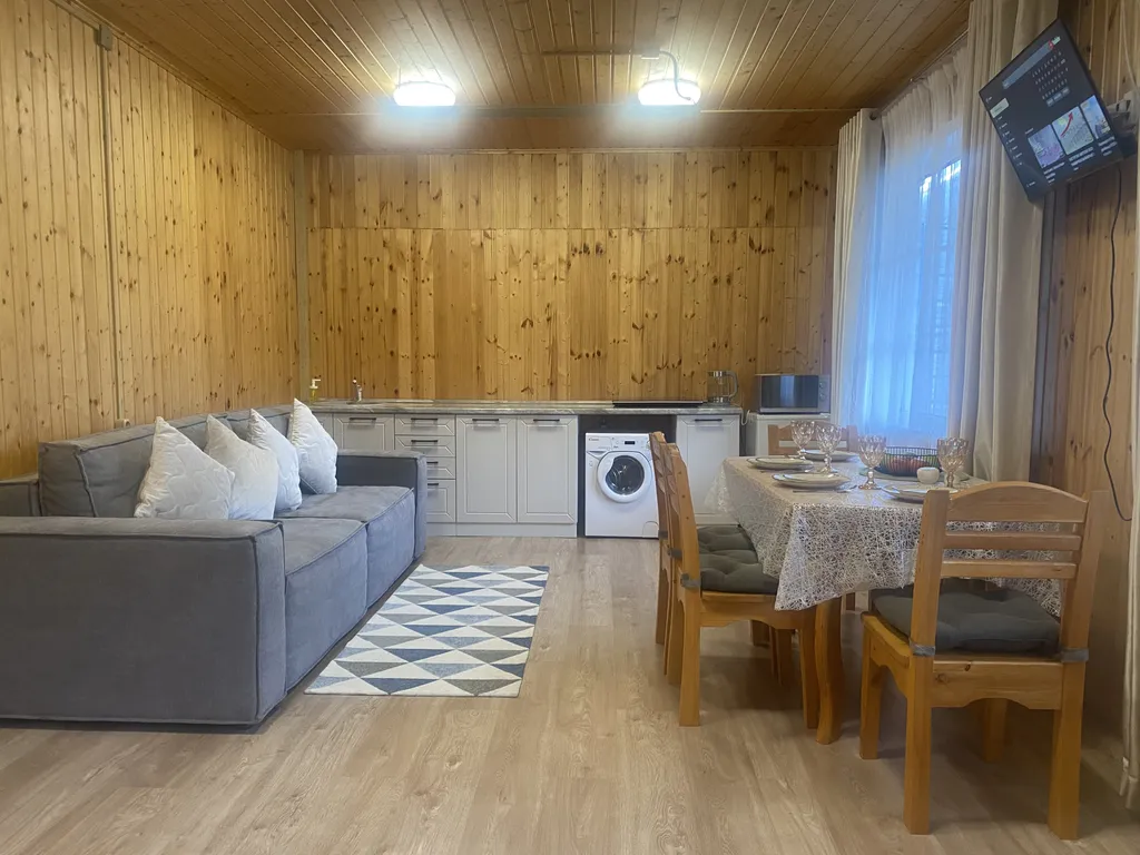 Шале у реки