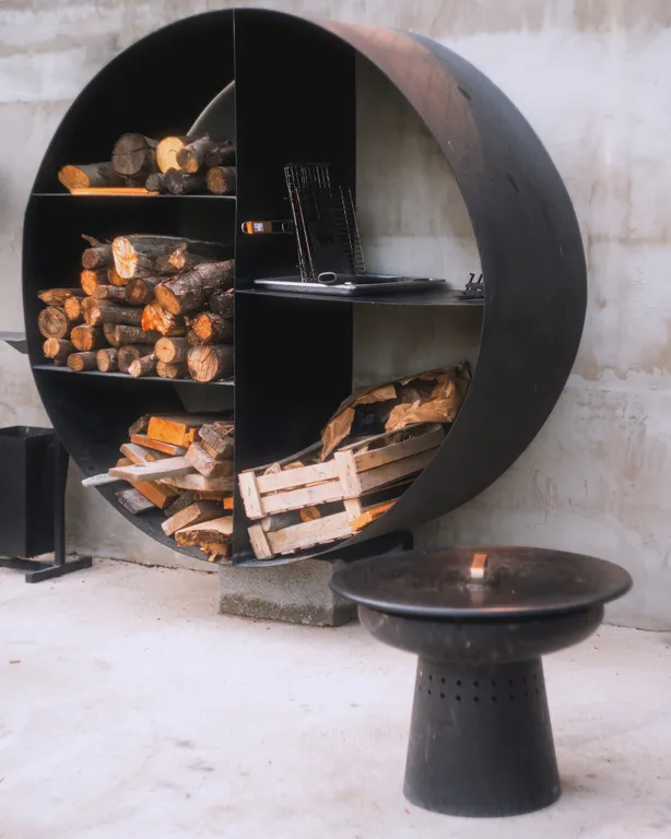 Домик на поляне любви в горах