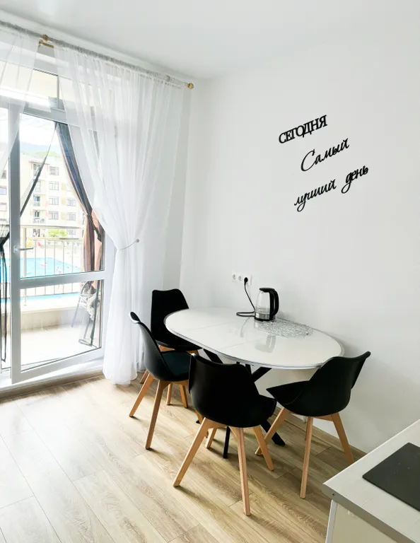 Шикарная квартира с прекрасным видом на бассейны и можжевеловые горы